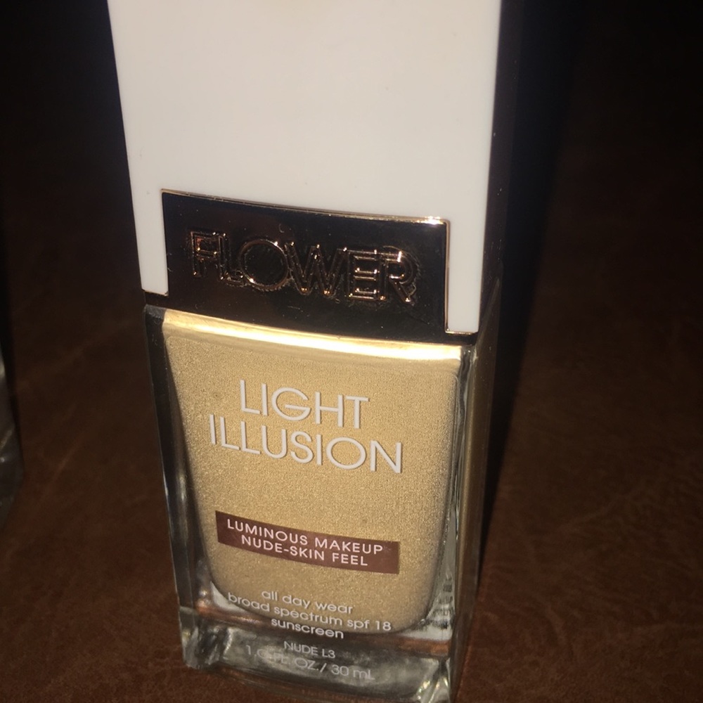 Flower Beauty Light Illusion Foundation NUDE L3